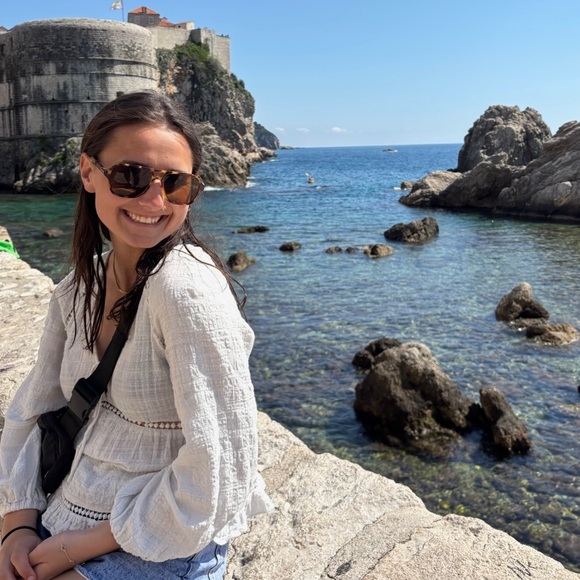 Meet your Posher, Catherine - Picture 1 of 1